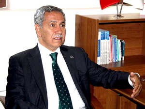 Arınç, Kılıçdaroğlu'nu Noel Baba'ya benzetti