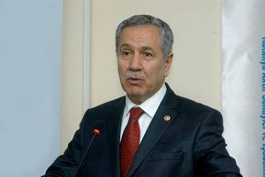 Bülent Arınç, öğrencilerle kahvaltıda bir araya geldi.