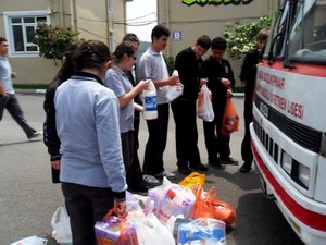 Öğretmen Lisesi ve Soğukpınar köylülerinin hazırladıkları yardım paketleri Simav’a gönderildi.