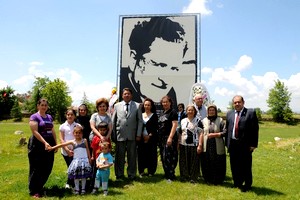 Nazım Hikmet temsili mezarı başında anıldı