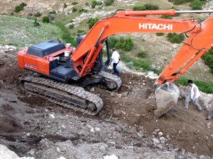 Dinar'da yol yapımı esnasında insan kemikleri bulundu