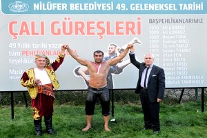 Çalı yağlı güreşlerinde başpehlivan Murat Aydoğdu