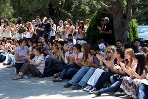 Öğrenciler, Danıştay'ı protesto etti