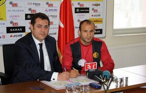 Mehmet Yıldız, Eskişehirspor ile 2 yıllığına anlaştı