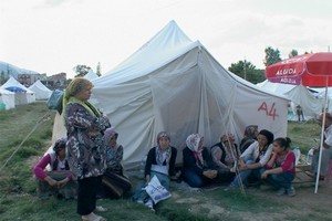 Simav’da halk evlerine girmeye korkuyor