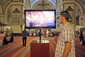 Ulucami’de ayet ve hadisler LCD ekranlara yazılıyor