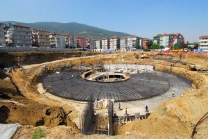 Bursa’nın en büyük kapalı otopark inşaatı hızla yükseliyor.