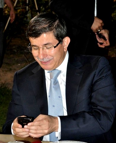 Davutoğlu, Somali’ye yardım için SMS gönderdi