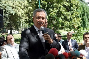 Bülent Arınç, “Popülizm yapmıyoruz.” dedi.