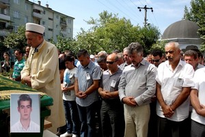 Paraşütten düşen Caner Güler, Bursa’da toprağa verildi.