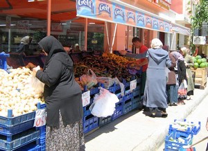 Kaldırım işgali yapan marketlere ceza yağdı