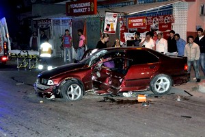 Alkollü gençlerin şehir turu kazayla sonuçlandı