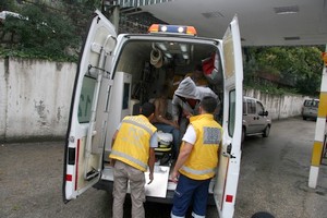 Bıçaklı kavgada 1'i öğrenci 3 kişi yaralandı