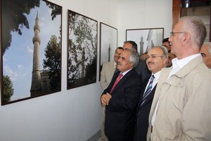 İsviçre’deki minare referandumuna minare sergisi ile cevap verdi