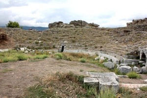 İznik Antik Roma Tiyatrosu binasının kurtarılması için çalışma başlatıldı.