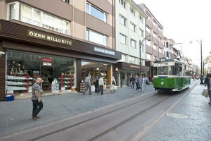 Tramvay geldi, caddedeki ticaret sektör değiştirdi