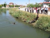 Seyit Pul adlı çocuk, sulama kanalına düştü.