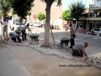 Gazlıgöl Caddesi'nde kaldırımların parke taşları değiştiriliyor