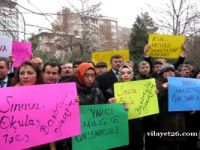 Memur-Sen üyeleri, Yediler Parkı’nda Danıştay’ın başörtüsü kararını protesto etti.