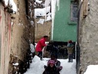 Okullar tatil edildi, çocukların kar keyfi zirve yaptı