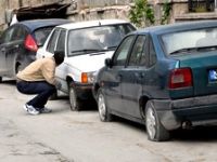 Kütahya’da park halindeki 5 aracın lastikleri kesildi.