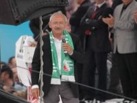 CHP Genel Başkanı Kemal Kılıçdaroğlu, pankartı sevdi