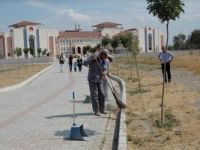 Şuhut'ta okullar yeni eğitim öğretim sezonuna hazırlanıyor.