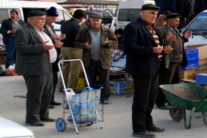 pazarcilar,-tezgahlarini-duayla-aciyor.jpg